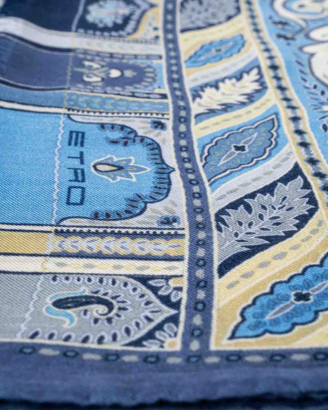 shop ETRO  Sciarpa: Etro sciarpa in misto cashmere.
Sciarpa in misto cashmere con stampa paisley all over. 
Bordi impreziositi con frange.
68 x 200 cm.
90% modal, 10% cashmere.
Fabbricato in Italia.. MATA0016 AK233-X0880 number 2528602